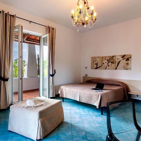 Don Giorgio Rooms & Apartments อีสเกีย ภายนอก รูปภาพ
