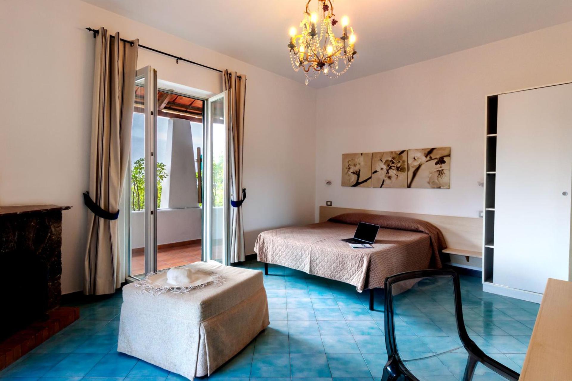 Don Giorgio Rooms & Apartments อีสเกีย ภายนอก รูปภาพ