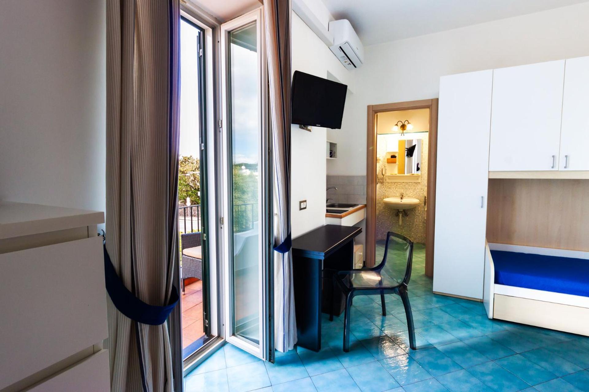 Don Giorgio Rooms & Apartments อีสเกีย ภายนอก รูปภาพ
