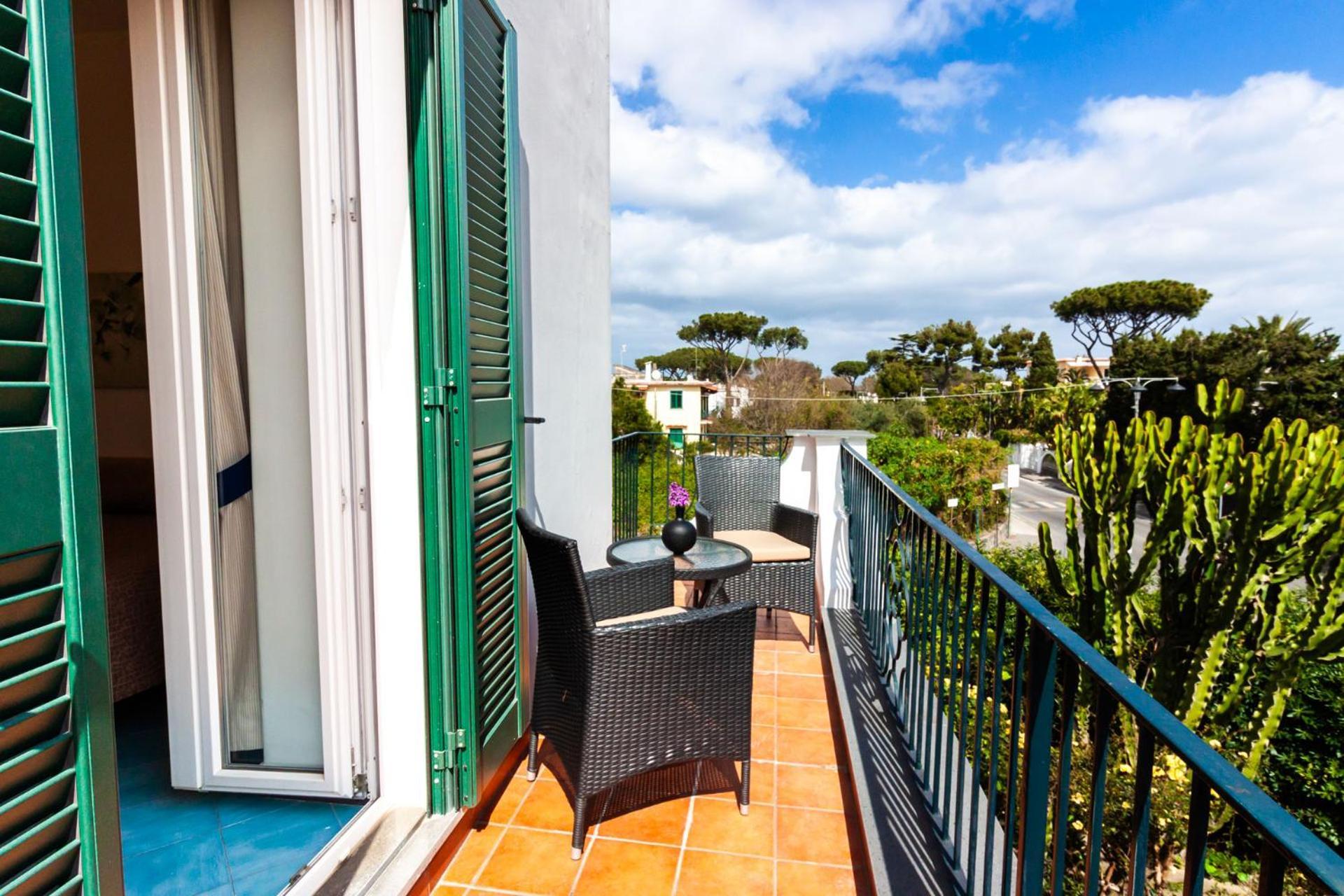 Don Giorgio Rooms & Apartments อีสเกีย ภายนอก รูปภาพ